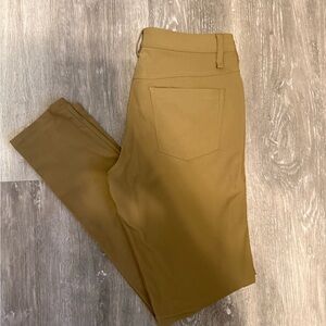 Lululemon men’s ABC pant slim 30”x32” L. Khaki.